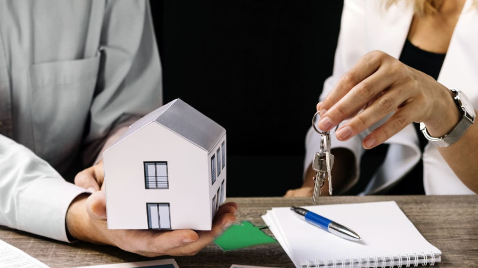 Минюст разъяснил, какие документы следует проверить перед покупкой недвижимости на вторичном рынке