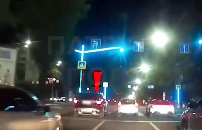В Киеве наказали водителя Land Rover, который на глазах у полиции нарушил ПДД: видео