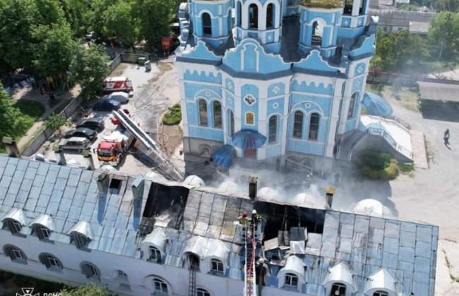 У Дніпрі на території храму сталася смертельна пожежа, фото
