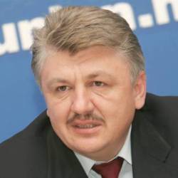 Янукович уволил Яценюка
