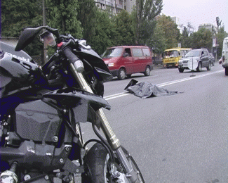 «Фольксваген» разворачиваясь в неположенном месте убил мотоциклиста (ФОТО)