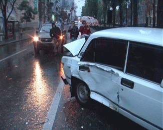 В центре Киева на бульваре Шевченко джип протаранил две легковушки (ФОТО)