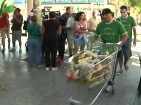 Мэр-«Робин Гуд» снова грабит супермаркеты