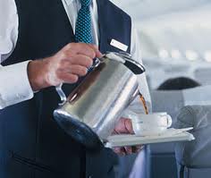 Женщина требует у авиакомпании 800000$ за слишком горячий чай