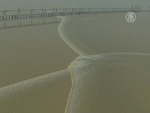 Уникальный природный феномен — приливная волна на китайской реке Цяньтан