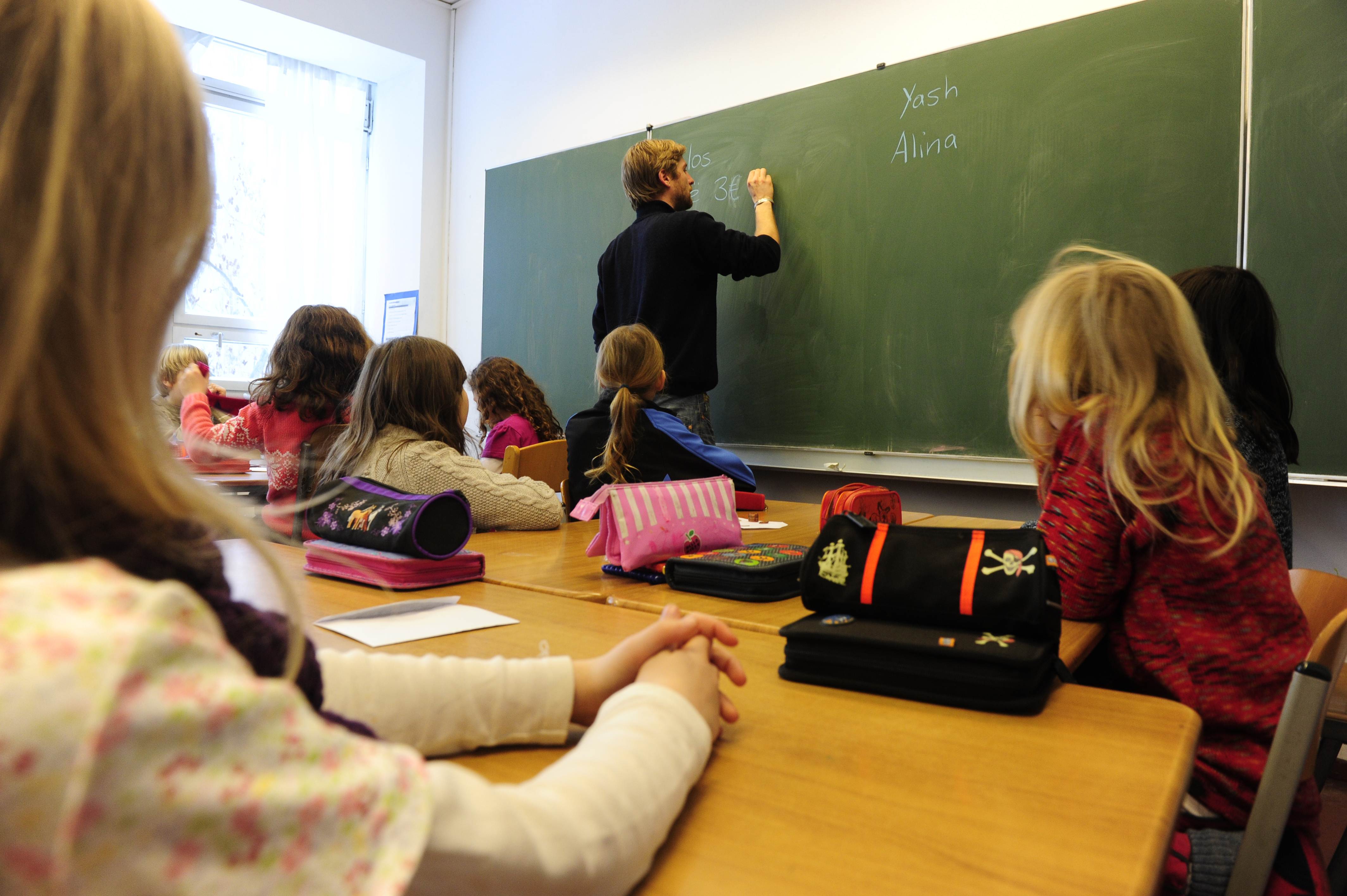 Родители российских школьников пожаловались в Генпрокуратуру на обязательные уроки православия