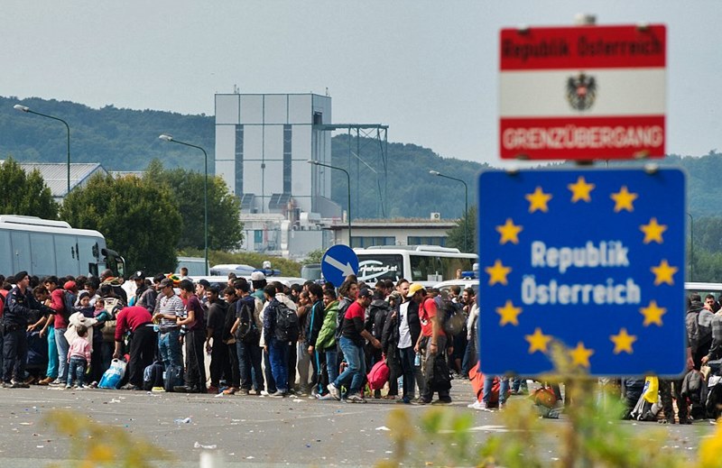 Австрия намерена ужесточить меры к мигрантам, не собирающимся покидать страну