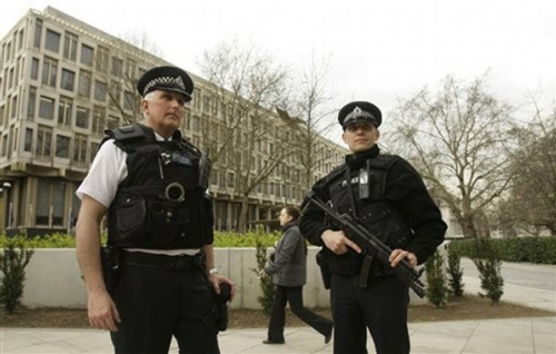 Британская полиция будет стрелять в водителей-террористов