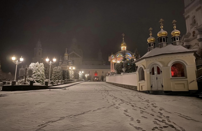 Захід України засипає першим снігом: фото та відео