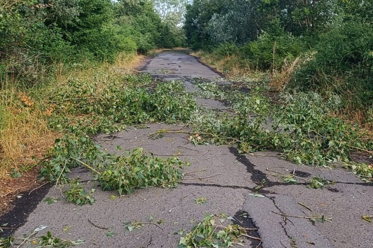 Тимчасово призупинив роботу пункт пропуску «Дзвінкове-Лонья» через негоду (ФОТО)