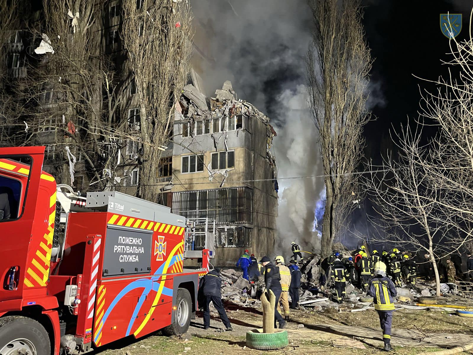 Разрушен подъезд: в Одессе шахед попал в 9-этажный дом, есть жертвы, фото /  В Украине / Судебно-юридическая газета