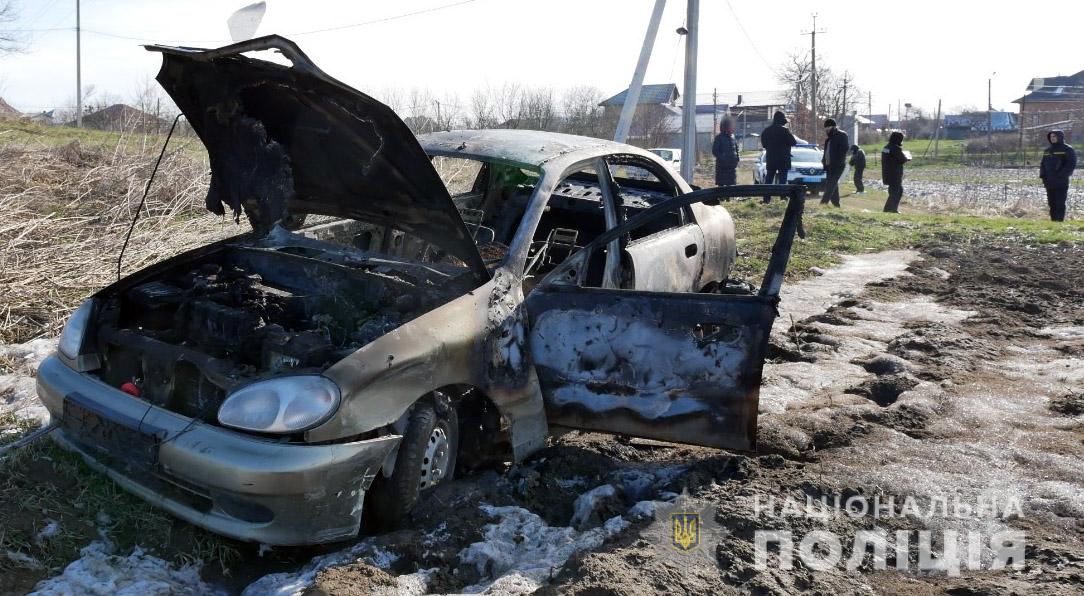 В Черновцах водитель насмерть сбил женщину, а потом сжег свой автомобиль