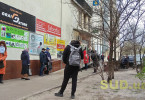 Карантин в Киеве 16 апреля: очистка города от бутылок и пластика продолжается