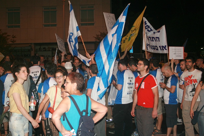 Рассмотрение закона о нелегалах  в Высшем суде справедливости спровоцировало в Тель-Авиве массовые демонстрации
