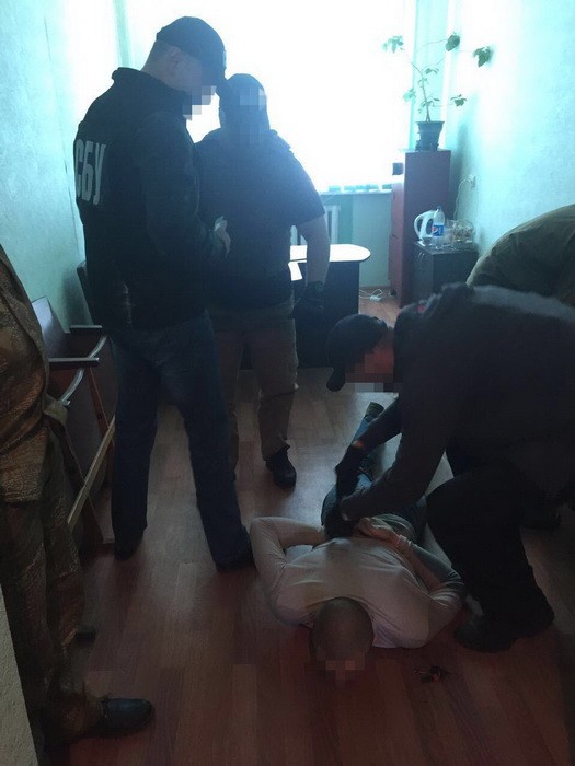Двух полицейских в Киеве задержали на крупной взятке. ФОТО