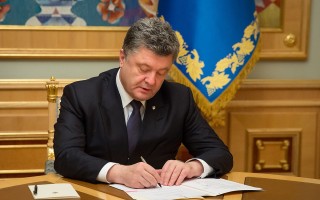 Порошенко подписал законопроект, который накладывает временный мораторий на банкротство шахт
