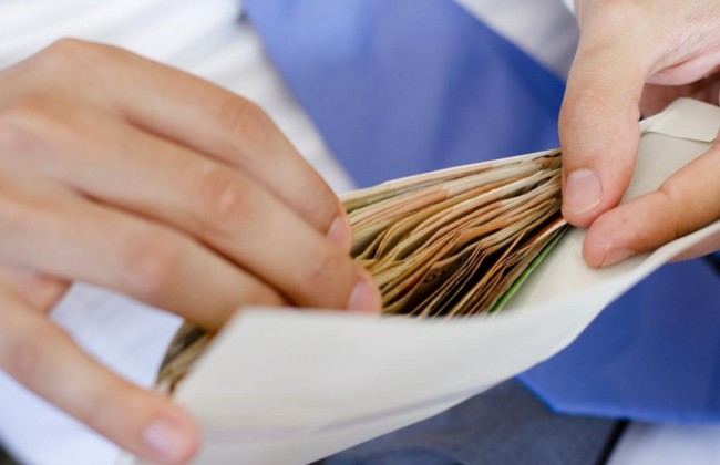 Выплату премий чиновникам хотят проверить на законность