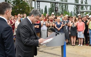 Порошенко подписал закон о рынке электроэнергии