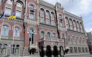 С 12 июня Нацбанк ослабит ограничения для инвестиций