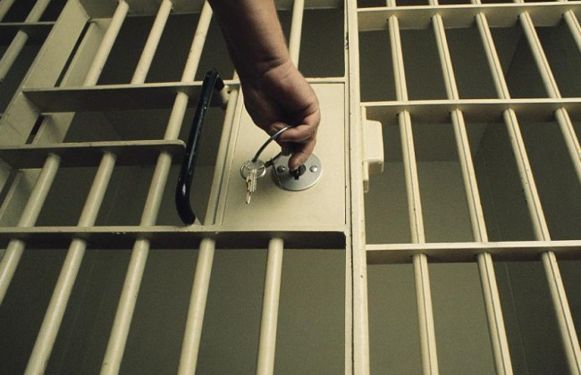 Депутаты предлагают урегулировать вопрос безосновательного содержания лиц под стражей