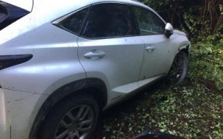 На Закарпатье злоумышленник на «Лексусе» сбил шлагбаум и травмировал пограничника.ВИДЕО