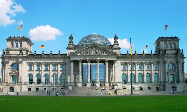 Бундестаг расширил права однополым парам