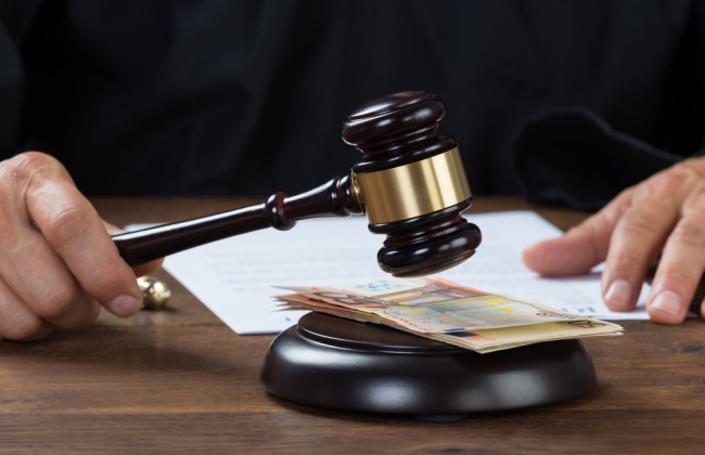 Судебная коррупция: луганский судья попался на взятке