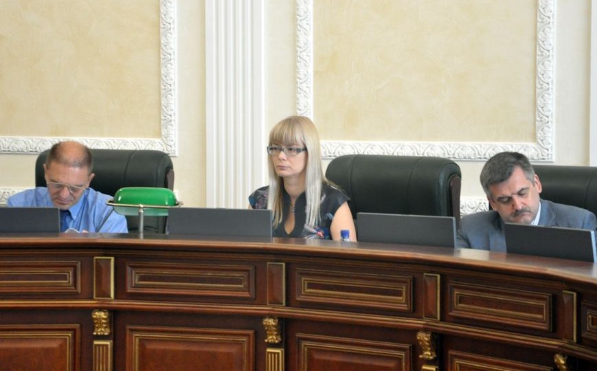 Подозреваемую во взяточничестве днепропетровскую судью временно отстранили