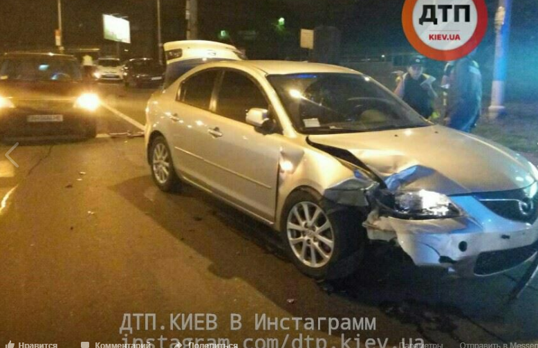 В Киеве в ДТП столкнулись три машины. ФОТО