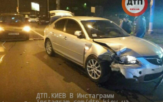В Киеве в ДТП столкнулись три машины. ФОТО