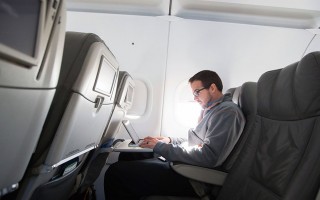 У США скасували заборону на ноутбуки в літаках