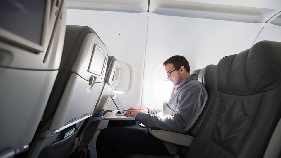 В США отменили запрет на ноутбуки в самолетах