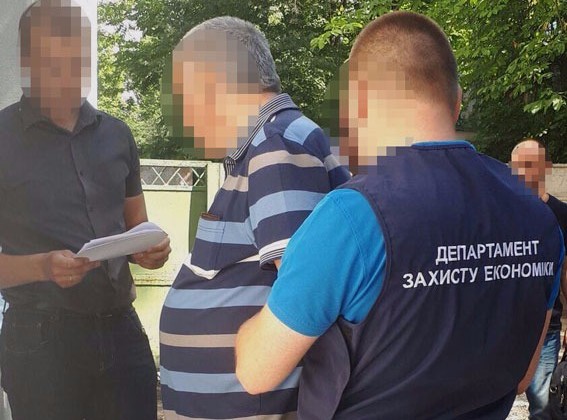 В Киеве адвокат погорел на крупной взятке. ФОТО