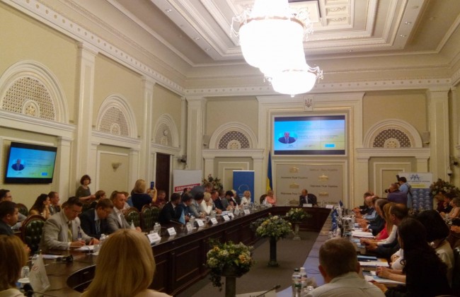 Парламентарії і судді обговорюють конфлікт на Донбасі