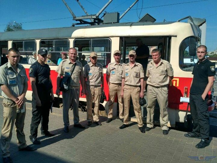 Столичная полиция будет бороться с незаконной торговлей в транспорте