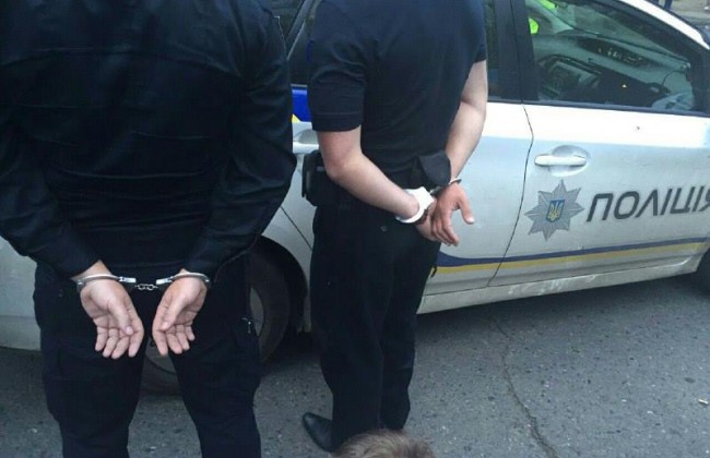 В Одессе на взятке поймали троих полицейских