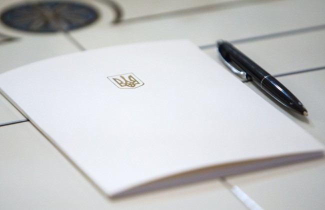 Закон про Конституційний Суд може зависнути в парламенті до вересня