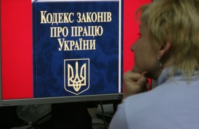 Судебная практика: отсутствие согласия работника на перевод не является основанием для увольнения