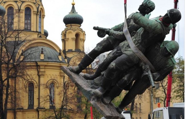 Президент Польши подписал закон о сносе коммунистических памятников