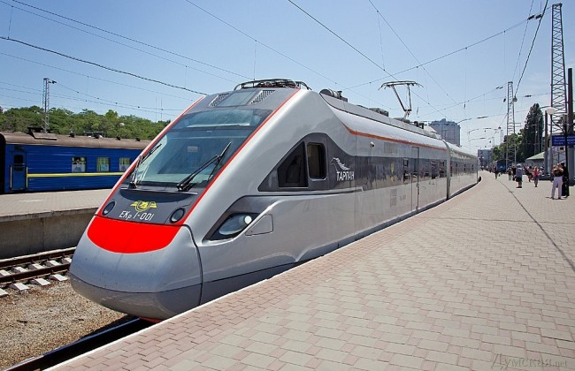 Из двух городов Украины запустят скоростные поезда в Одессу