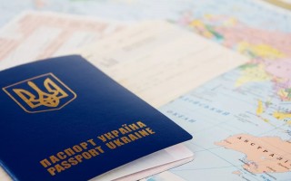 Мошенники-посредники наживаются на загранпаспортах