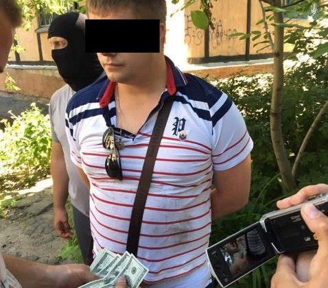 Сотрудник военной контрразведки СБУ «не мешал» вести порнобизнес