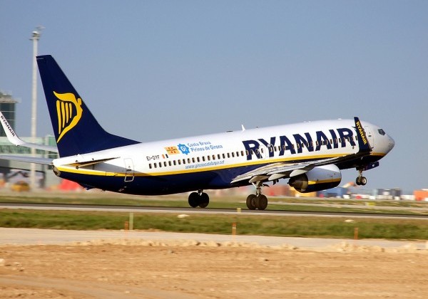 Компания Коломойского требует запретить лоу-кост  Ryanair в Украине