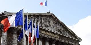 Депутатам во Франции запретили трудоустраивать родственников