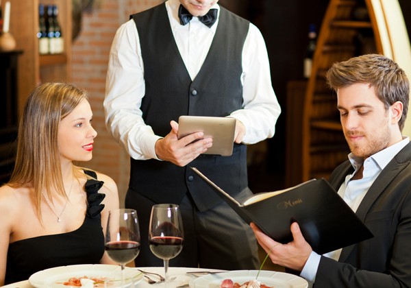 Чи залишати чайові в ресторані, — рекомендації адвоката