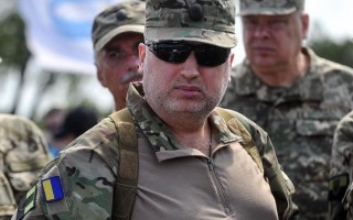 Турчинов объявил войну пророссийским каналам на Донбассе