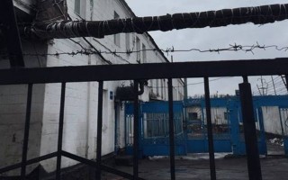 Руководителей-взяточников медучреждения колонии оставили под стражей с правом залога