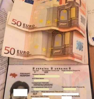 На Закарпатье женщина за взятку пыталась вывезти детей в Италию