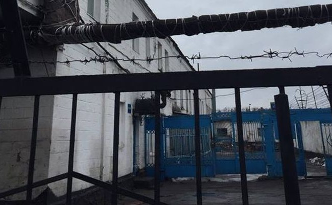 Руководителей-взяточников медучреждения колонии оставили под стражей с правом залога