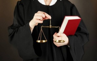 Оклады судей хотят уменьшить: депутаты внесли законопроект